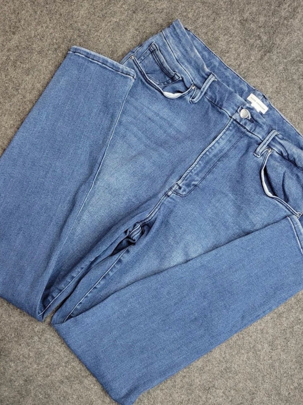 Good American always fits jeans